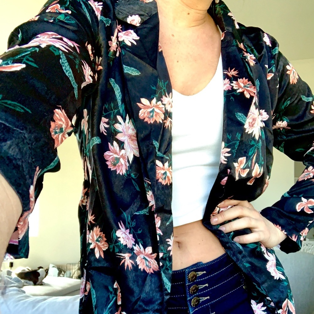 🌹 SILKY Floral Robe - Picture 4 of 6
